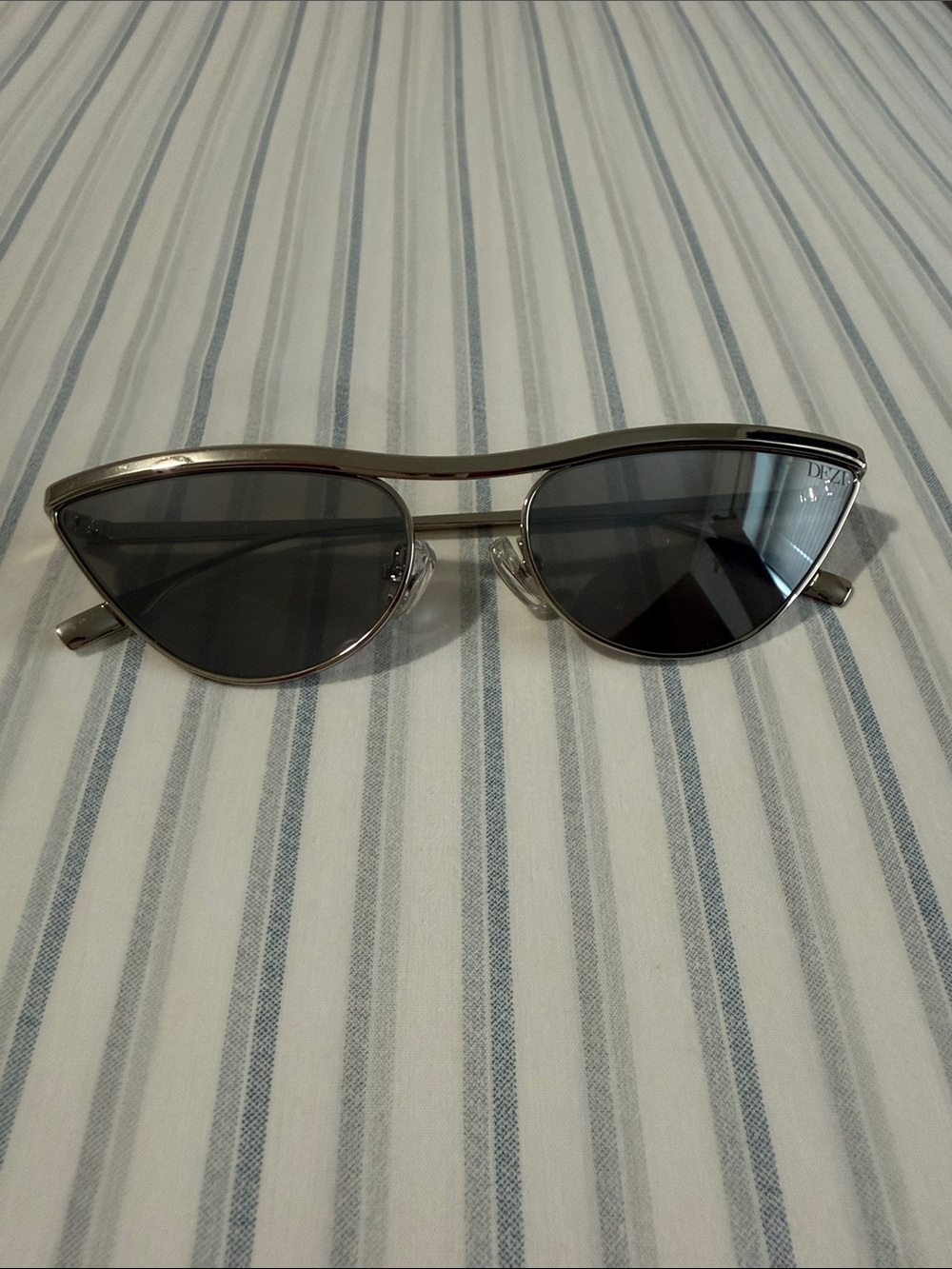 DEZI Silver Frame Black Lens Cat-Eye Sunglasses
